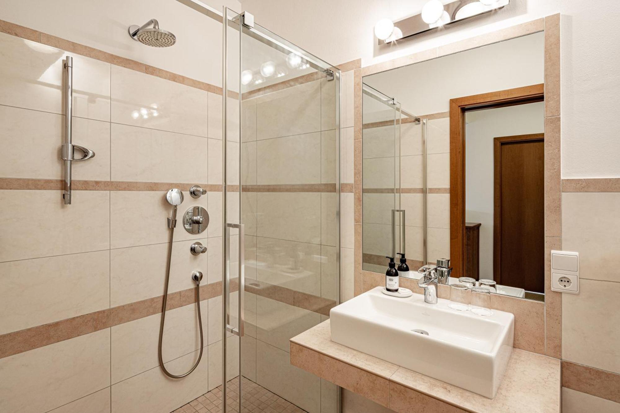 Hotel Haus Am Hang Кальдаро Номер фото