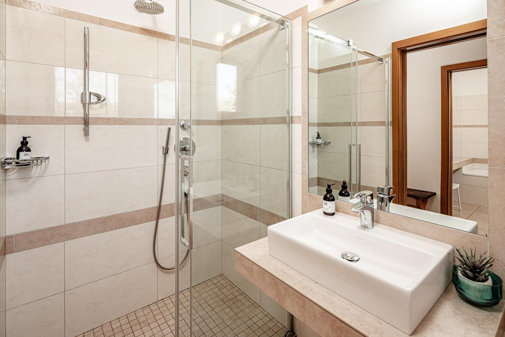 Hotel Haus Am Hang Кальдаро Номер фото
